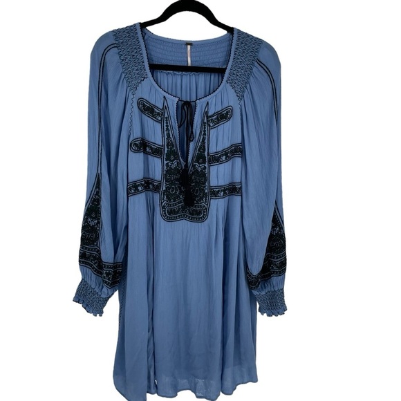 Free People Dresses & Skirts - FREE PEOPLE Blue Wind Willow Embroiderd Smocked Mini Dress/Tunic - Sz L